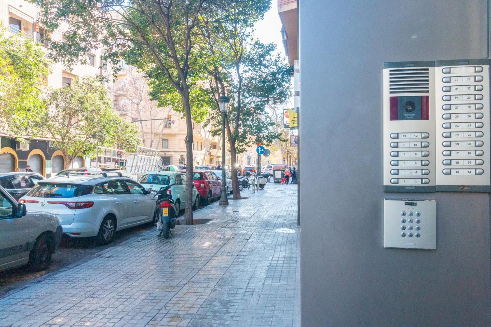 Bet Apartments - Abastos Valencia Eksteriør bilde